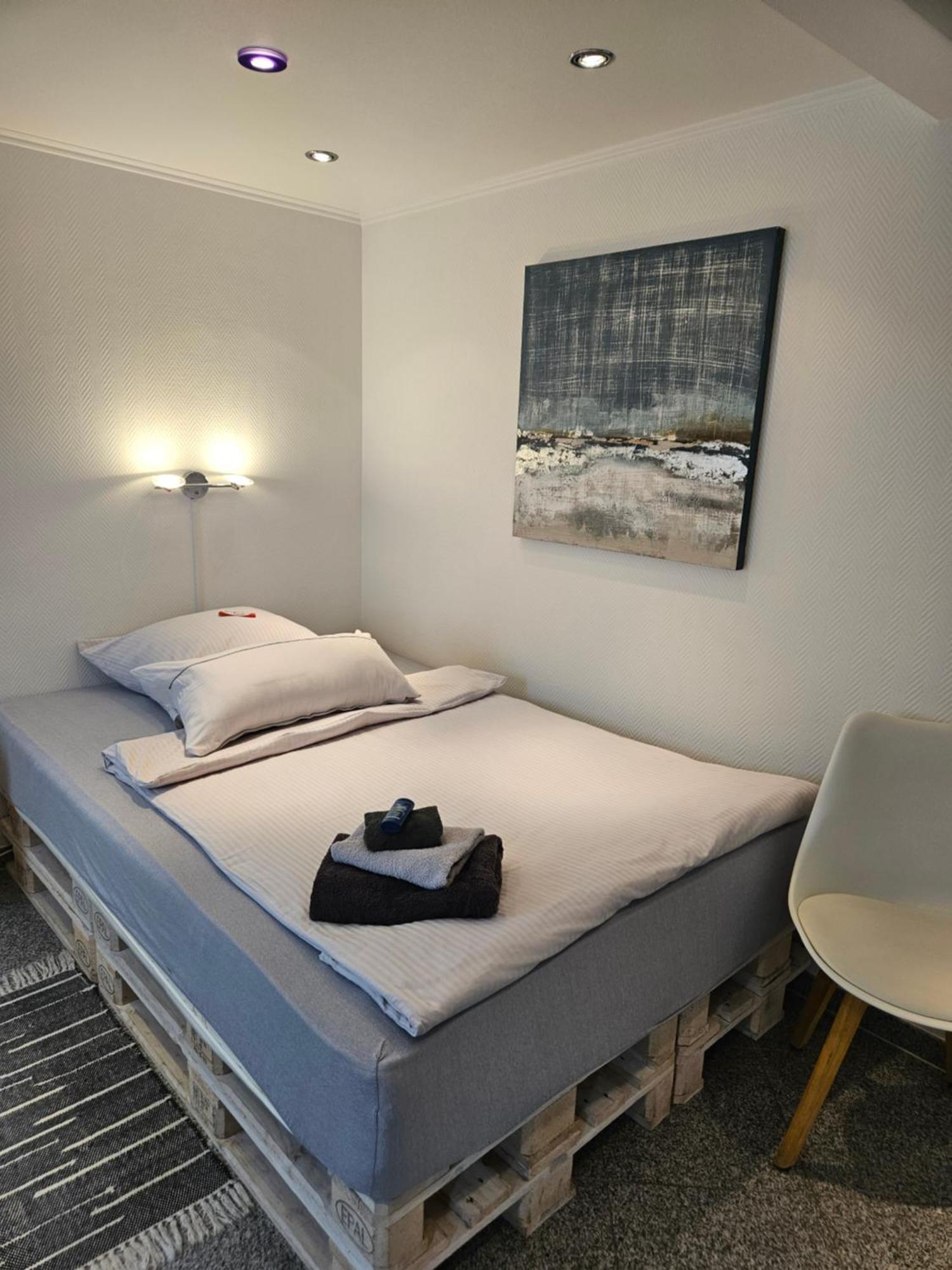 Standardzimmer Nahe Messe Und Airport Dusseldorf Bagian luar foto